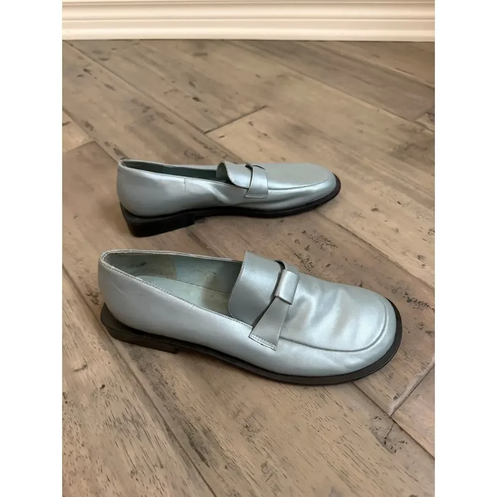 New vintage BCBG loafers size 9 1/2 silver light green
